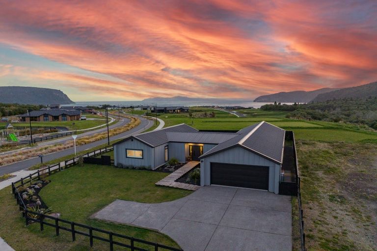Photo of property in 2 Seven Oaks Drive, Kinloch, Taupo, 3377