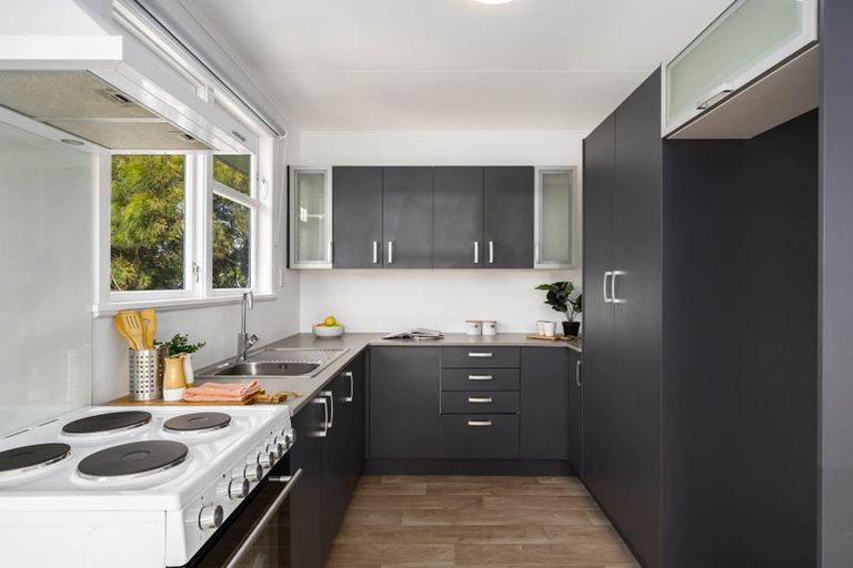 Photo of property in 33 Castor Crescent, Cannons Creek, Porirua, 5024