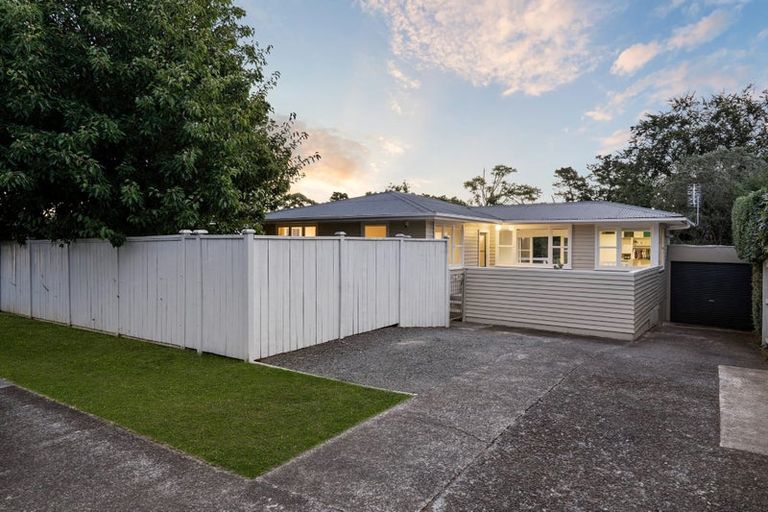 Photo of property in 40 Paragon Avenue, Beach Haven, Auckland, 0626