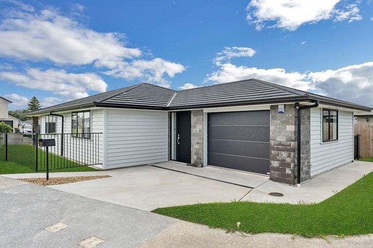 Photo of property in 2 Paapaka Way, Waiuku, 2123