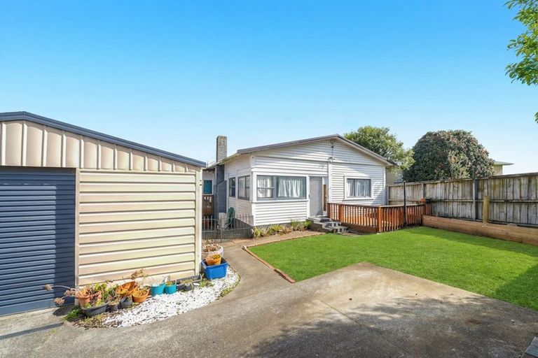 Photo of property in 43 Jellicoe Avenue, Tuakau, 2121