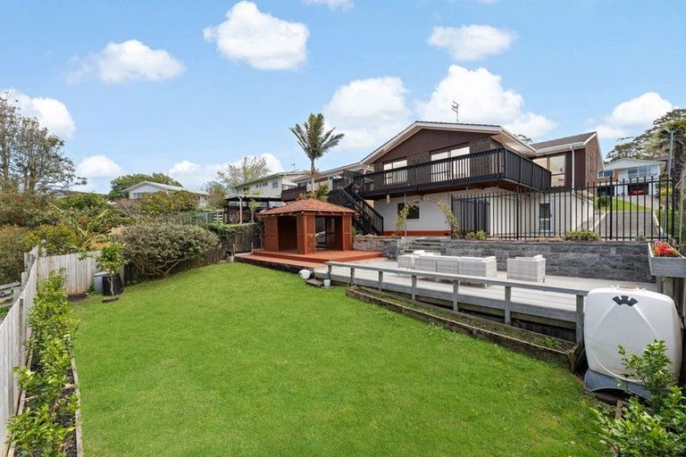 Photo of property in 23 Ravenwood Drive, Forrest Hill, Auckland, 0620