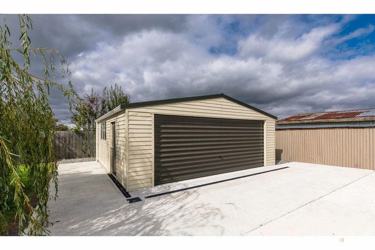 Photo of property in 39 Rhodes Street, Waimate, 7924
