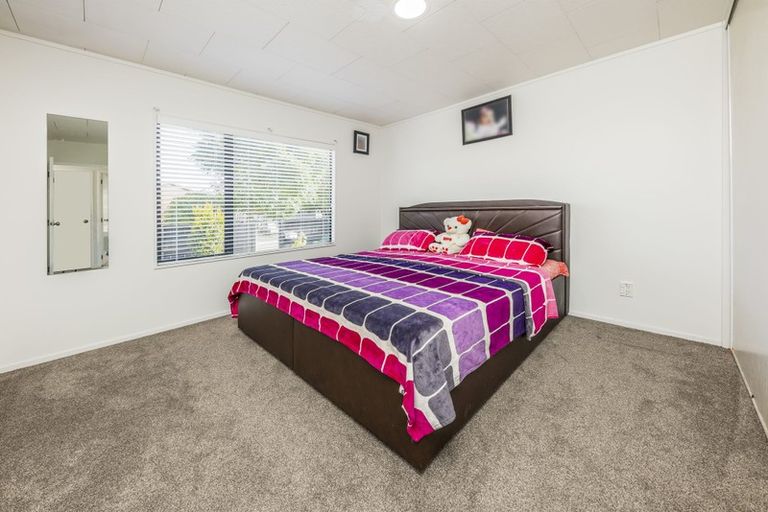 Photo of property in 37 Rosemead Place, Randwick Park, Auckland, 2105