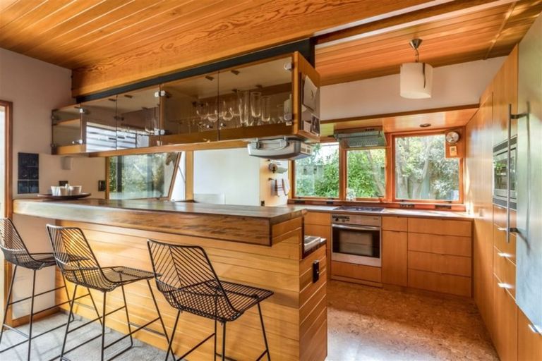 Photo of property in 102 Beachville Road, Redcliffs, Christchurch, 8081