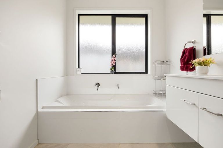 Photo of property in 51 Edgeview Crescent, Fitzroy, Hamilton, 3206