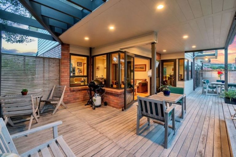 Photo of property in 9a Huntly Road, Campbells Bay, Auckland, 0630