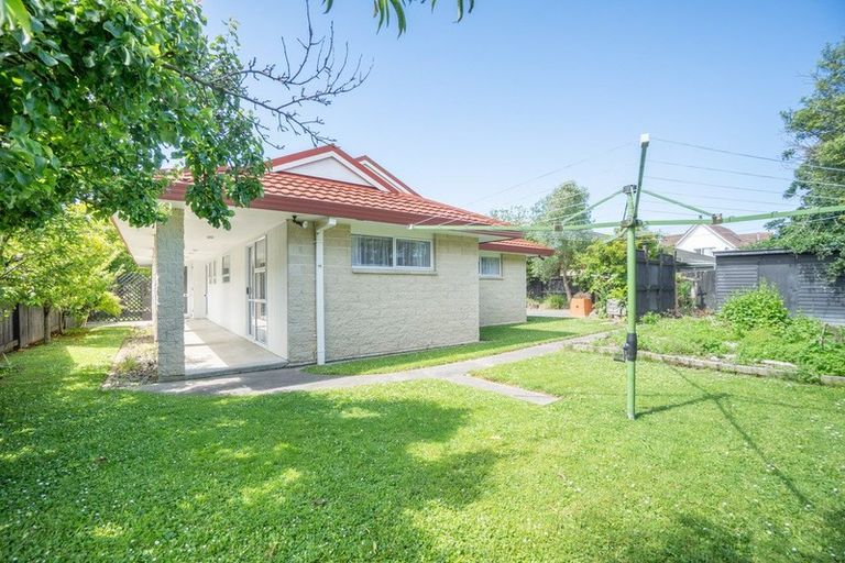 Photo of property in 120 John F Kennedy Drive, Milson, Palmerston North, 4414