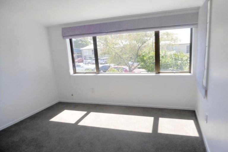 Photo of property in 2/52 Aikmans Road, Merivale, Christchurch, 8014
