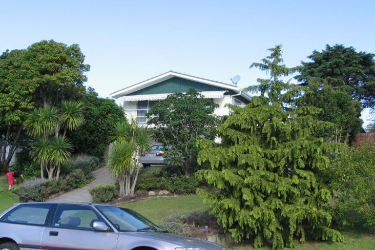 Photo of property in 23 Hollyhock Place, Browns Bay, Auckland, 0630