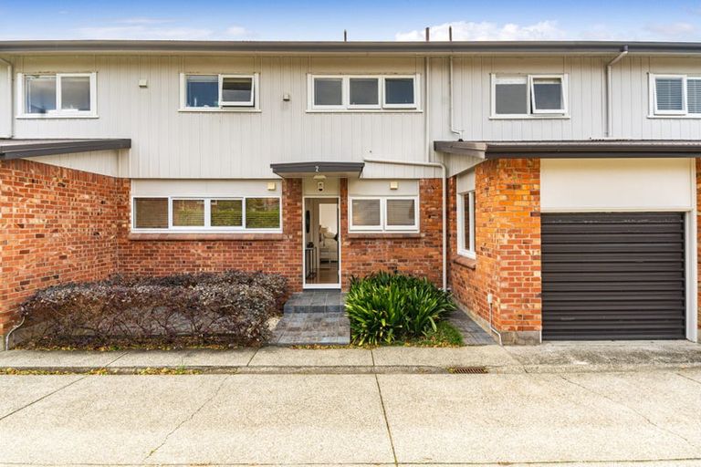 Photo of property in 2/29 Pupuke Road, Takapuna, Auckland, 0622