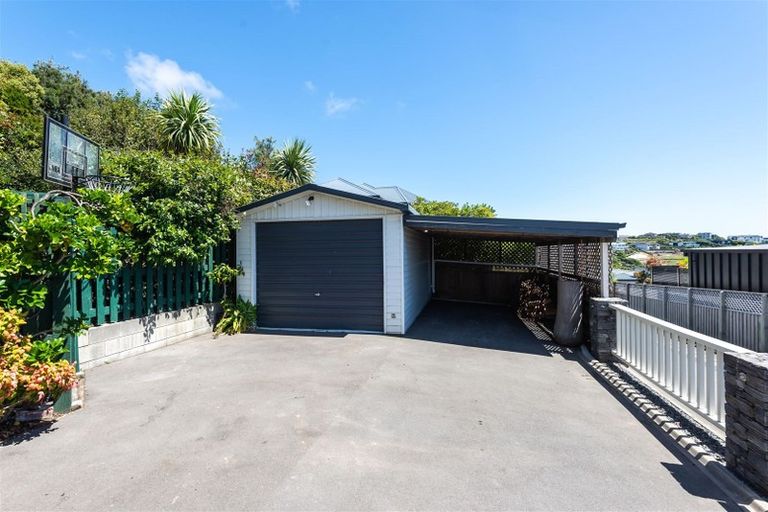 Photo of property in 108 Moncks Spur Road, Redcliffs, Christchurch, 8081