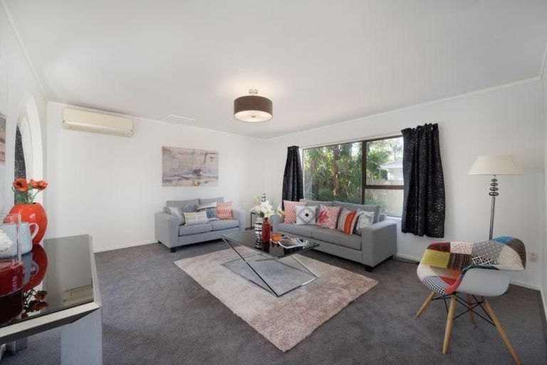 Photo of property in 2/32 Ballater Place, Highland Park, Auckland, 2010