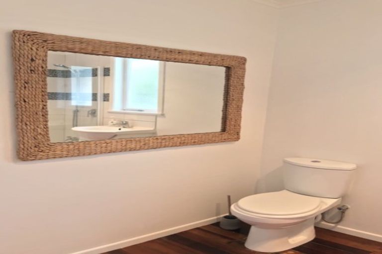 Photo of property in 4 Harding Avenue, Te Atatu South, Auckland, 0610