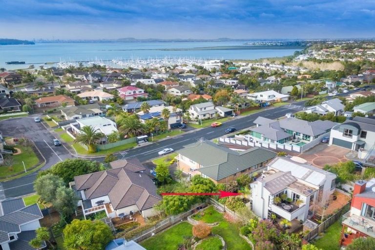 Photo of property in 135 Wiseley Road, West Harbour, Auckland, 0618