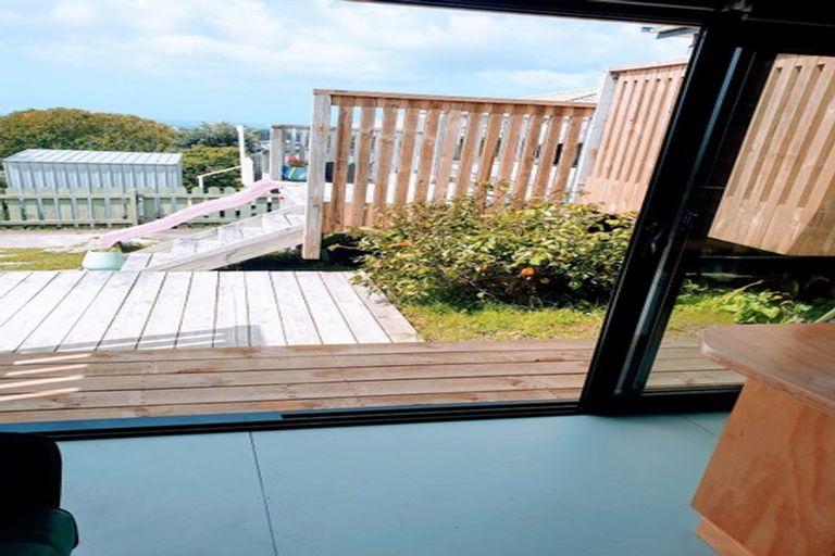 Photo of property in 61 Wade River Road, Stanmore Bay, Whangaparaoa, 0932