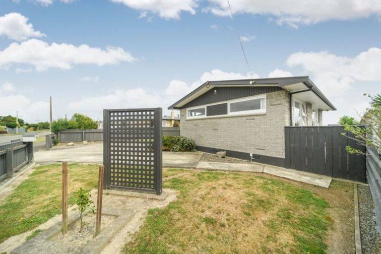 Photo of property in 53 Sutherland Crescent, Westbrook, Palmerston North, 4412