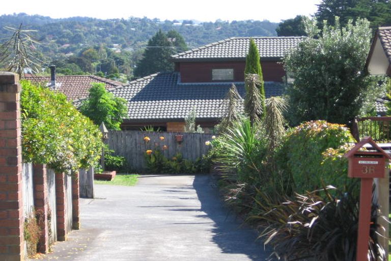 Photo of property in 3b Cleve Road, Green Bay, Auckland, 0604