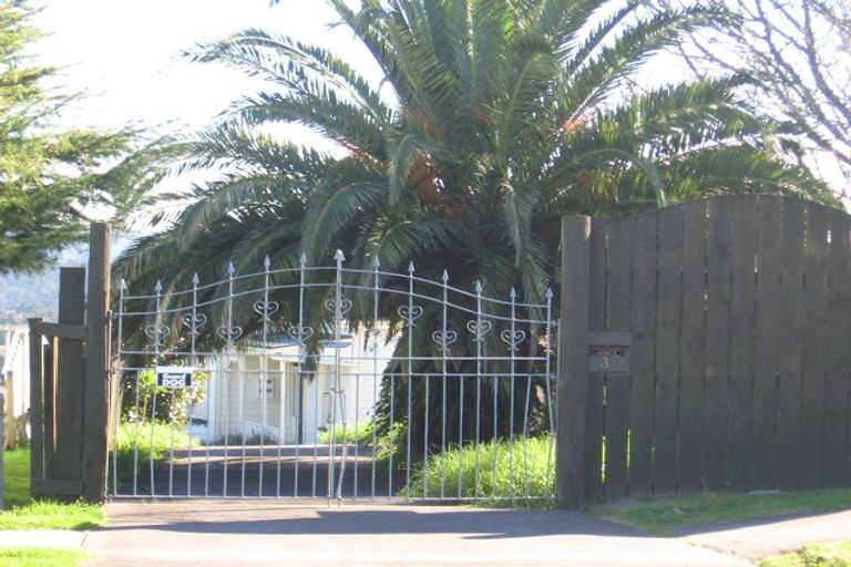 Photo of property in 3 Phillip Avenue, Glen Eden, Auckland, 0602