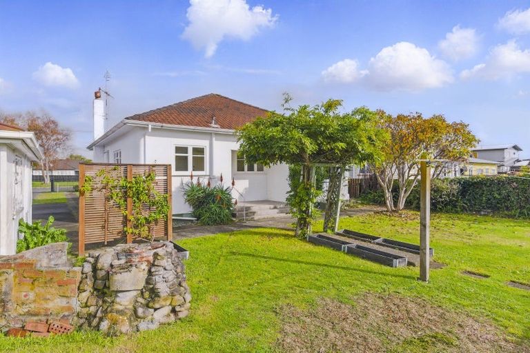 Photo of property in 18 Hannan Street, Levin, 5510