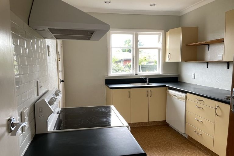 Photo of property in 11 College Street, Awapuni, Palmerston North, 4412