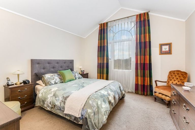 Photo of property in 21 Saunders Close, Whitby, Porirua, 5024