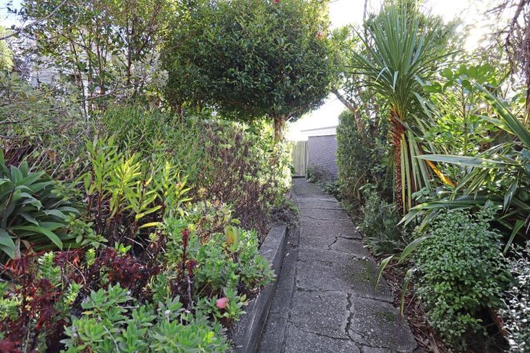 Photo of property in 24 Lincoln Street, Brooklyn, Wellington, 6021