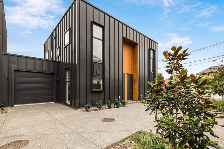 Photo of property in 2/12 Hume Street, Sydenham, Christchurch, 8023