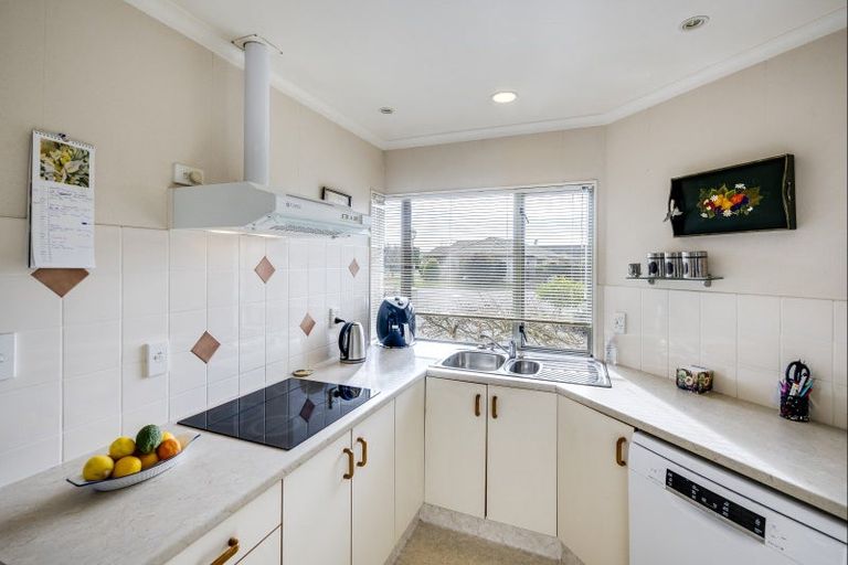 Photo of property in 10 Claridge Place, Taradale, Napier, 4112