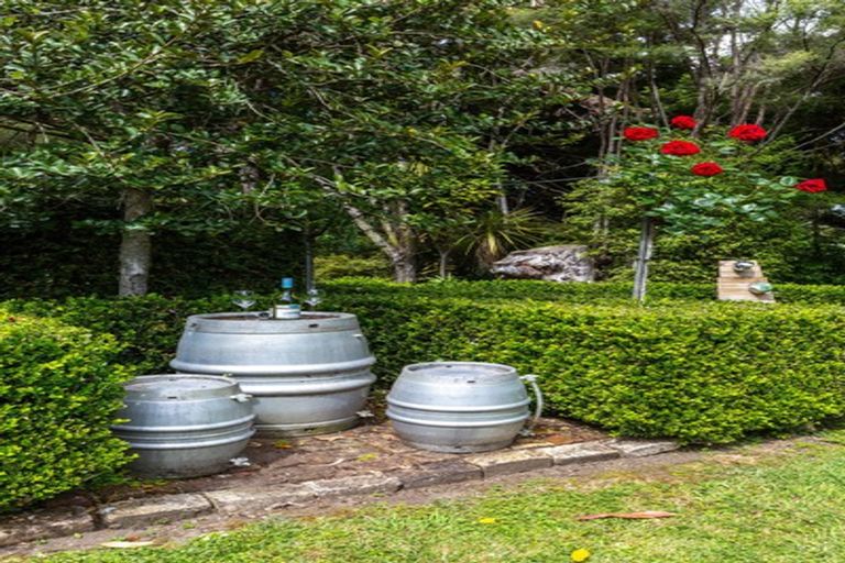 Photo of property in 1074 Peak Road, Helensville, 0875