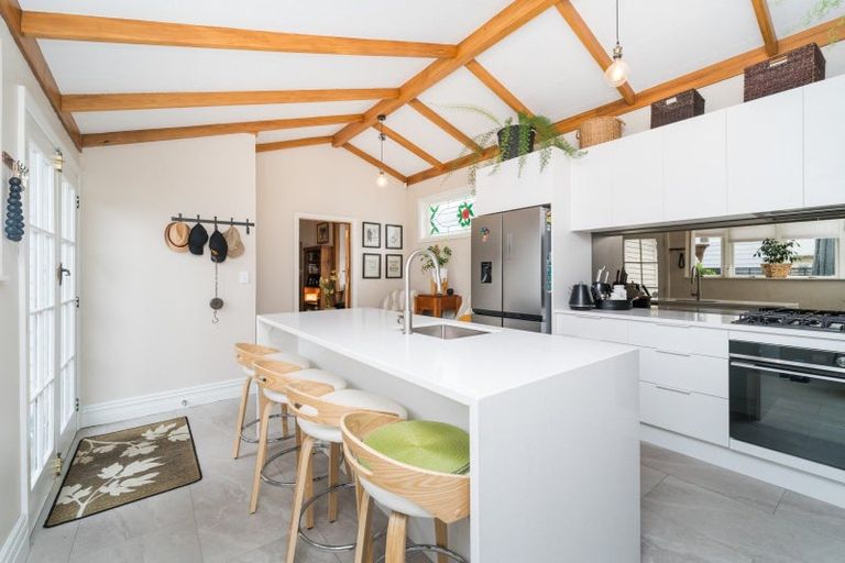 Photo of property in 11 Florence Avenue, Palmerston North, 4414
