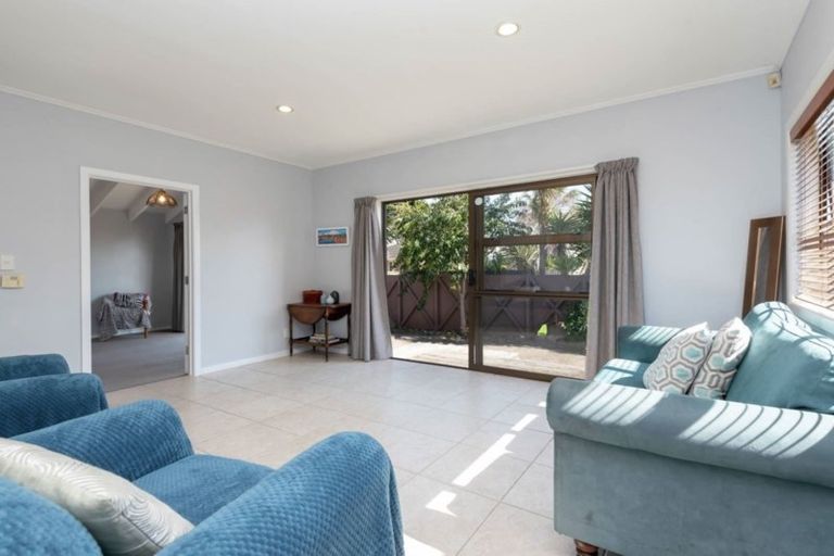 Photo of property in 54 Hattaway Avenue, Bucklands Beach, Auckland, 2012