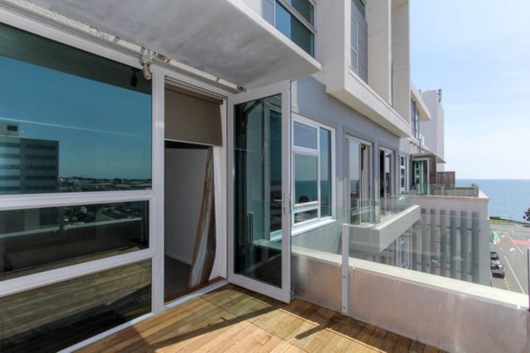 Photo of property in 22 Liardet Apartments, 402/22 Liardet Street, New Plymouth, 4310