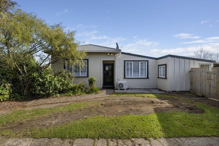 Photo of property in 16 Falstaff Street, Stratford, 4332