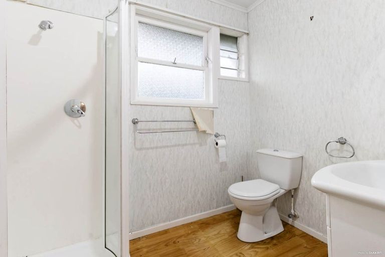 Photo of property in 8 Normanton Street, Glenfield, Auckland, 0629