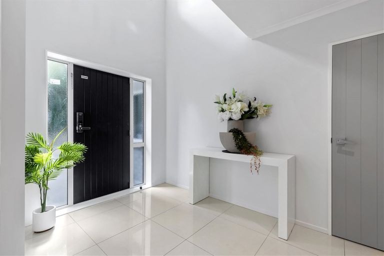 Photo of property in 88 Rising Parade, Fairview Heights, Auckland, 0632