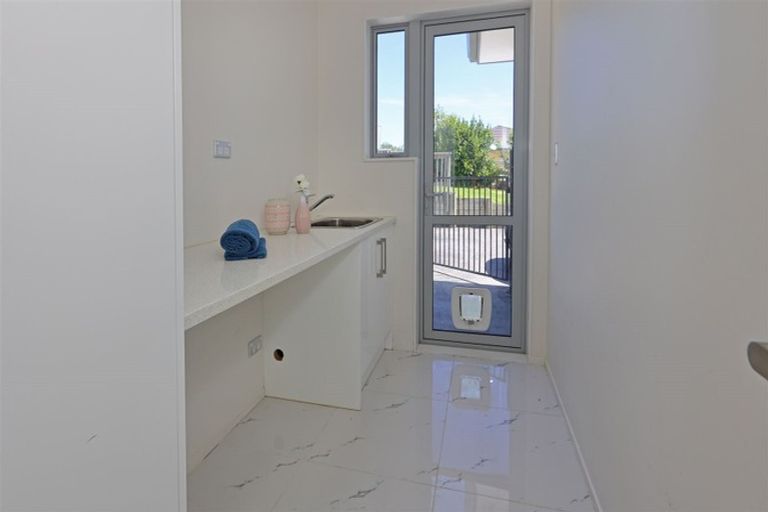 Photo of property in 28d Tram Valley Road, Swanson, Auckland, 0614