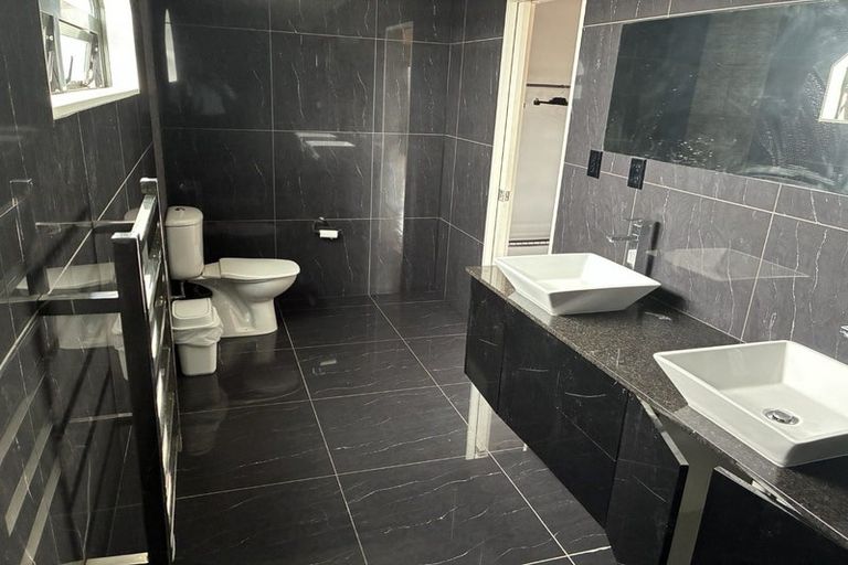 Photo of property in 4 The Enclave, Totara Heights, Auckland, 2105