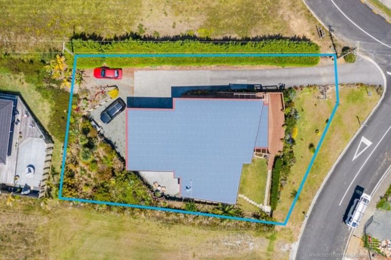 Photo of property in 2 Christine Drive, Coopers Beach, 0420