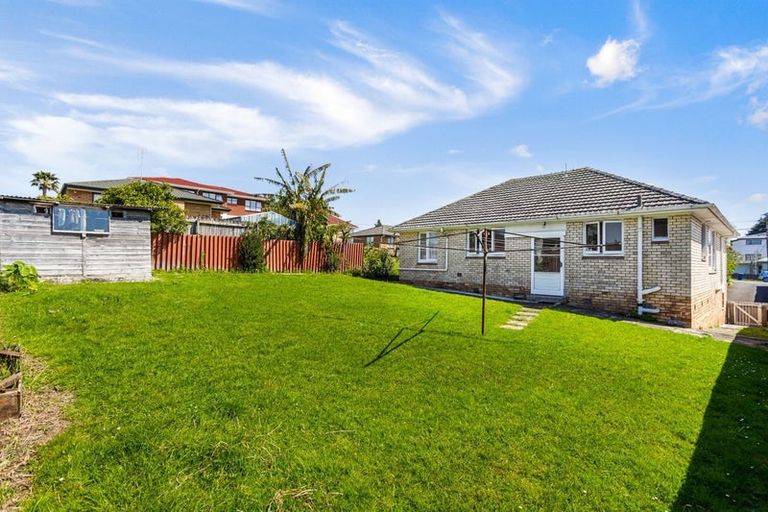 Photo of property in 58 Hutchinson Avenue, New Lynn, Auckland, 0600