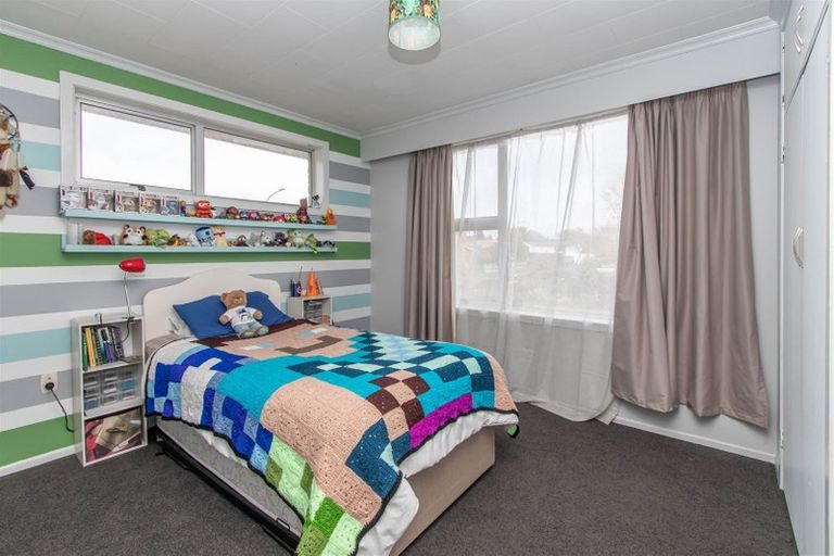 Photo of property in 6 Kowhai Street, Inglewood, 4330
