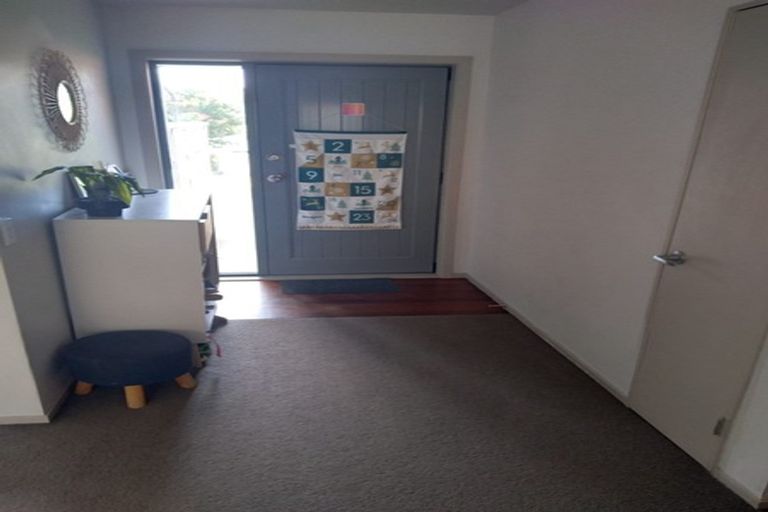 Photo of property in 30 Te Puia Drive, Aotea, Porirua, 5024