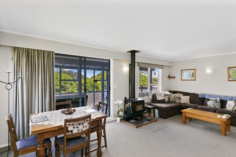 Photo of property in 23b Kingsbridge Place, Newlands, Wellington, 6037