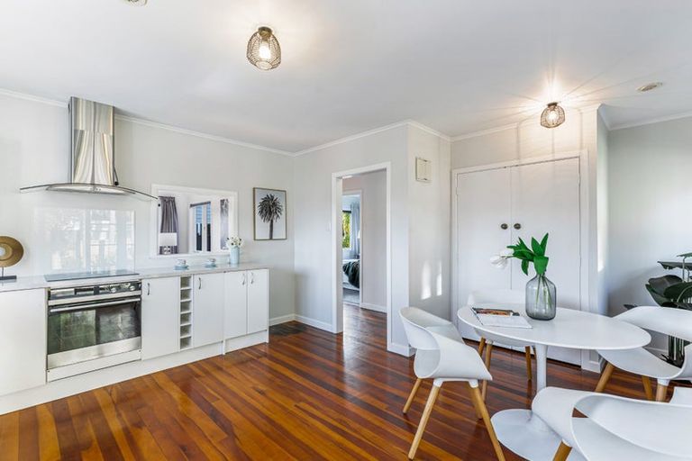 Photo of property in 16 Gloria Avenue, Te Atatu Peninsula, Auckland, 0610