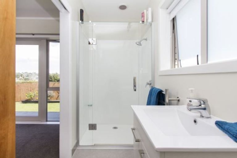 Photo of property in 41 Walworth Avenue, Pakuranga Heights, Auckland, 2010