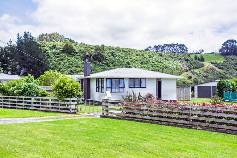 Photo of property in 30 Bridge Street, Eketahuna, 4900
