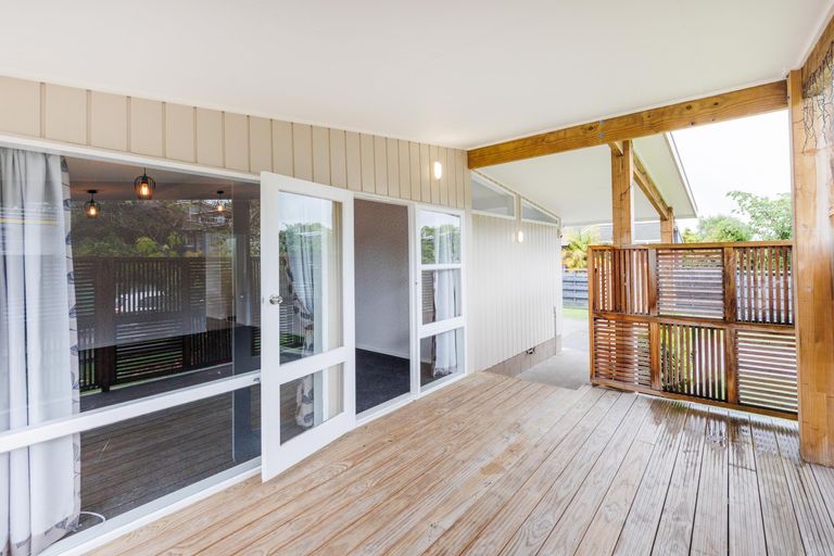 Photo of property in 17 Wikiriwhi Crescent, Awapuni, Palmerston North, 4412