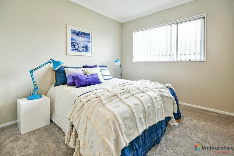 Photo of property in 18 Staten Place, Mangere, Auckland, 2022