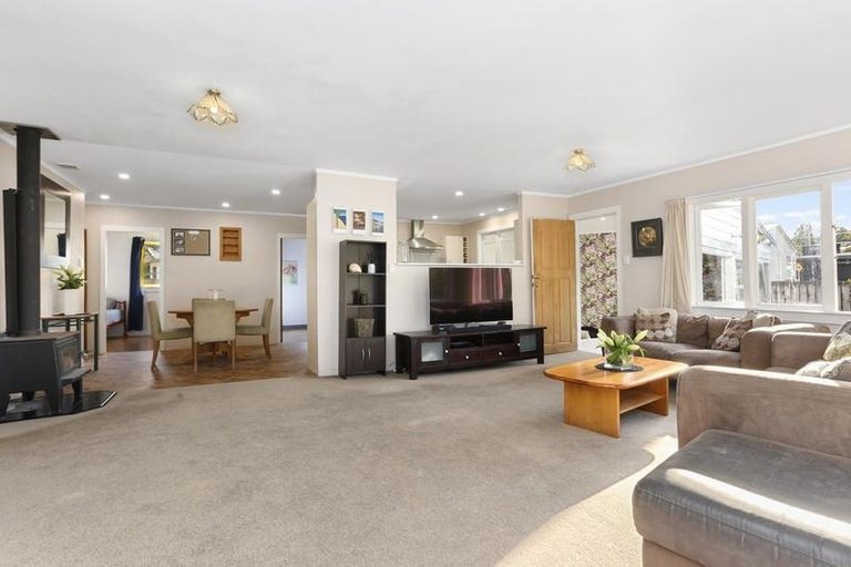 Photo of property in 124 Glendale Road, Glen Eden, Auckland, 0602