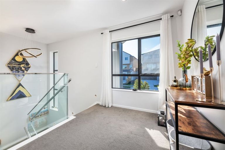 Photo of property in 25 Tautoru Avenue, Orewa, 0931